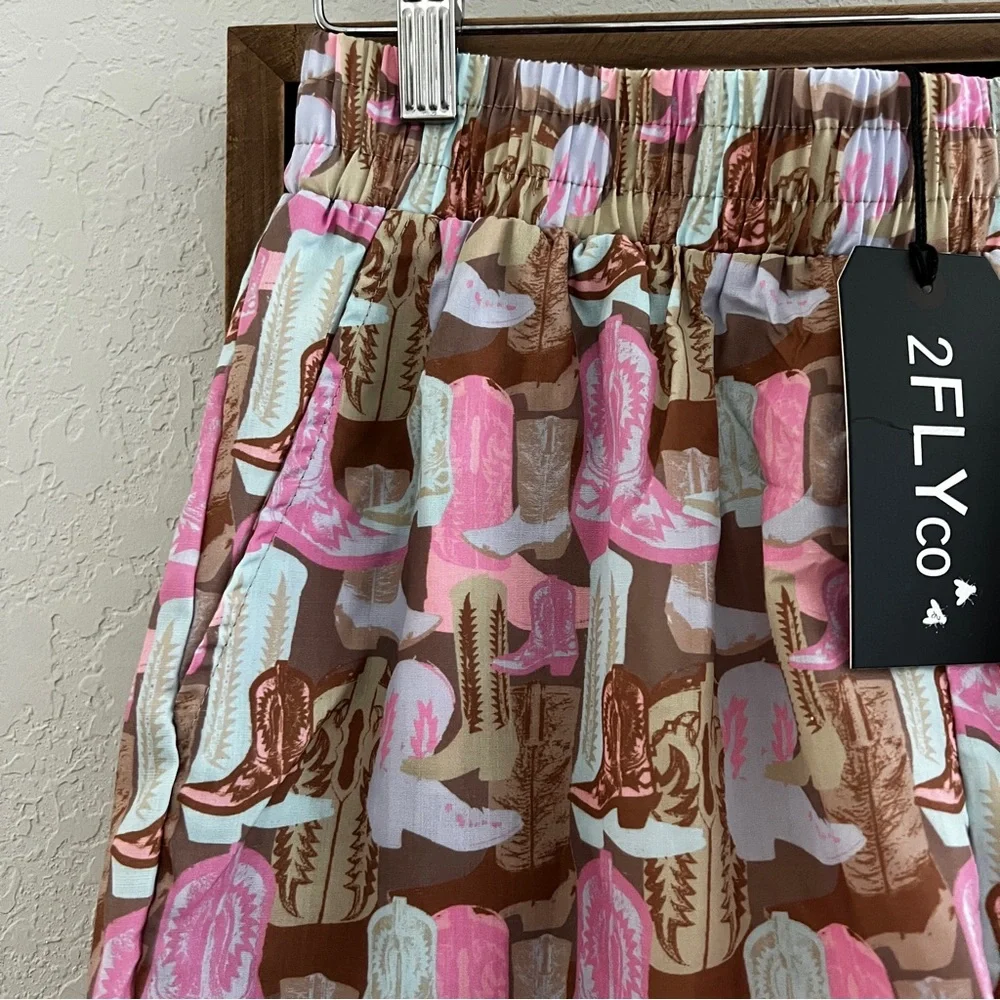 Two 2 Fly Cowboy Boot Print Shorts Pink Brown Tan Pull On Elastic Waist NWT M - Picture 4 of 9